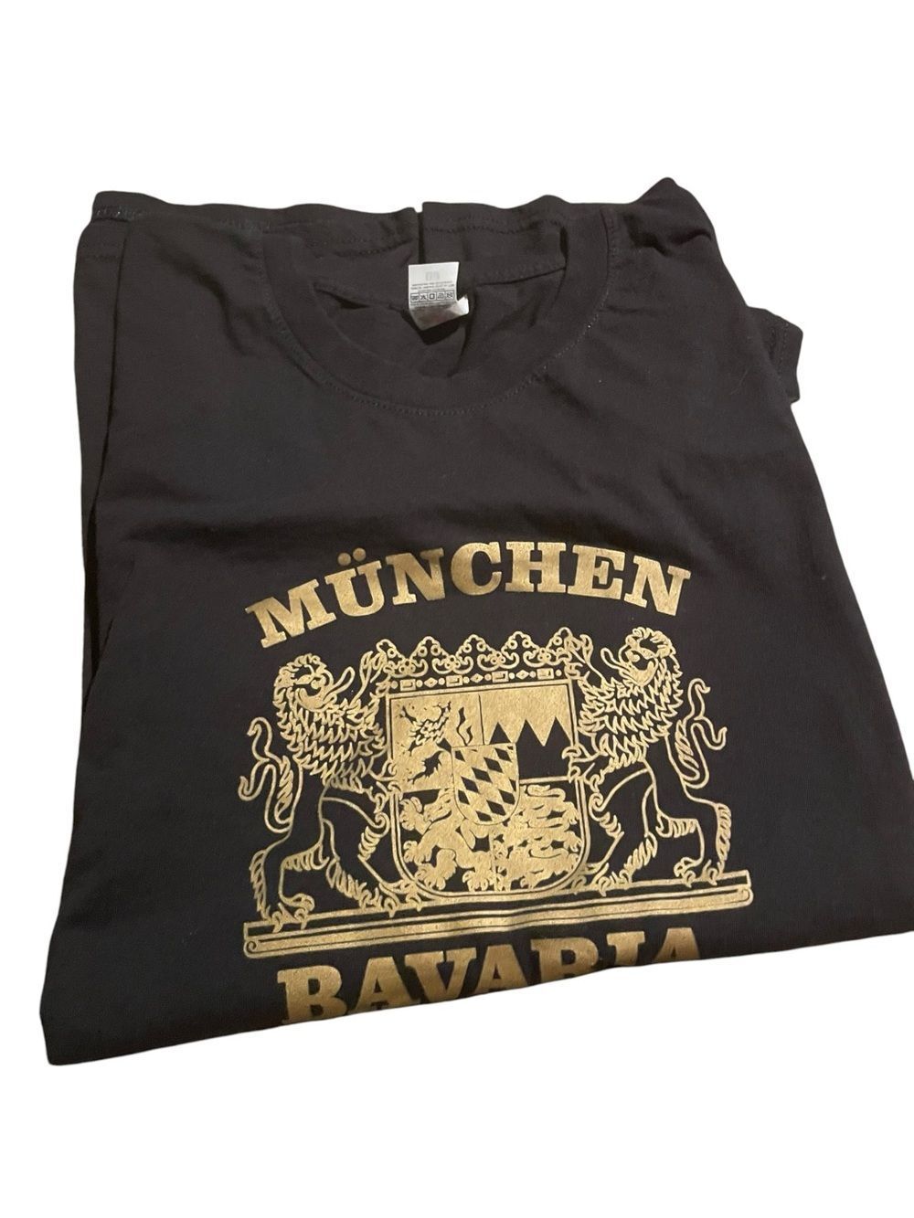 MÜNCHEN Bavaria Gold Crest Graphic Tee - Black size XXL never worn